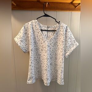 MELLODAY White and Black Speckled Short Sleeve Top